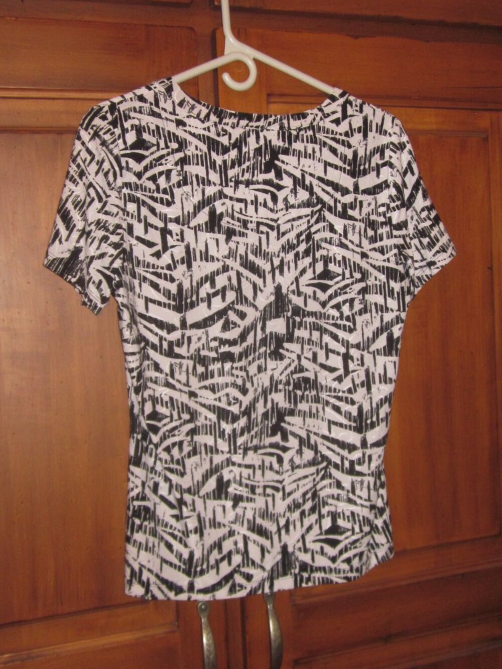 J M Collection Stretch Top White & Black - Picture 2 of 4